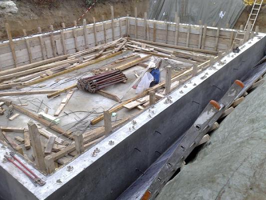 Üyümez Wohnungsbau GmbH Meisterbetrieb in Elektrotechnik, Mauer- und Betonbau, seit 1993