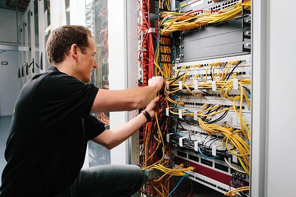 Neuhalfen Elektrotechnik GbR