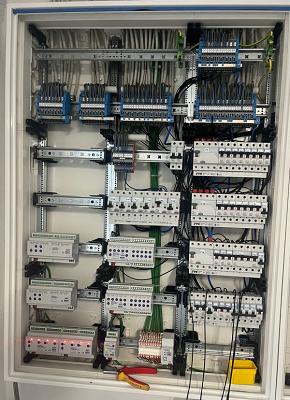 SYSTEM Elektrotechnik Mantel