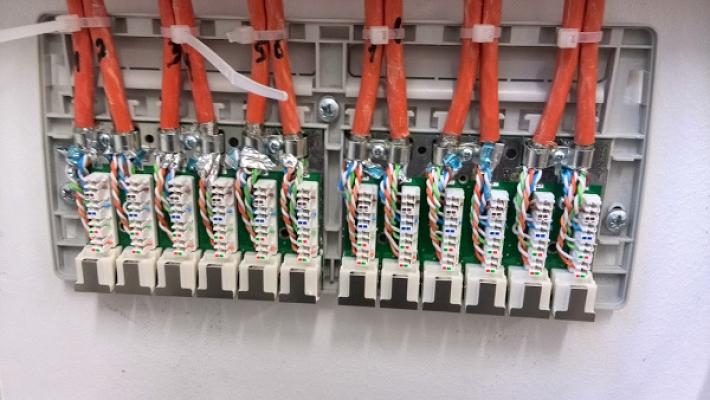 TWOWAVES IT und Elektro Dienstleistungen